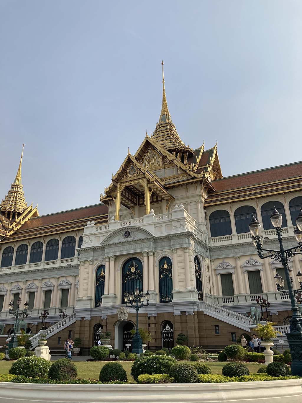 Central section of Chakri Maha Prasat Throne Hall and its front garden