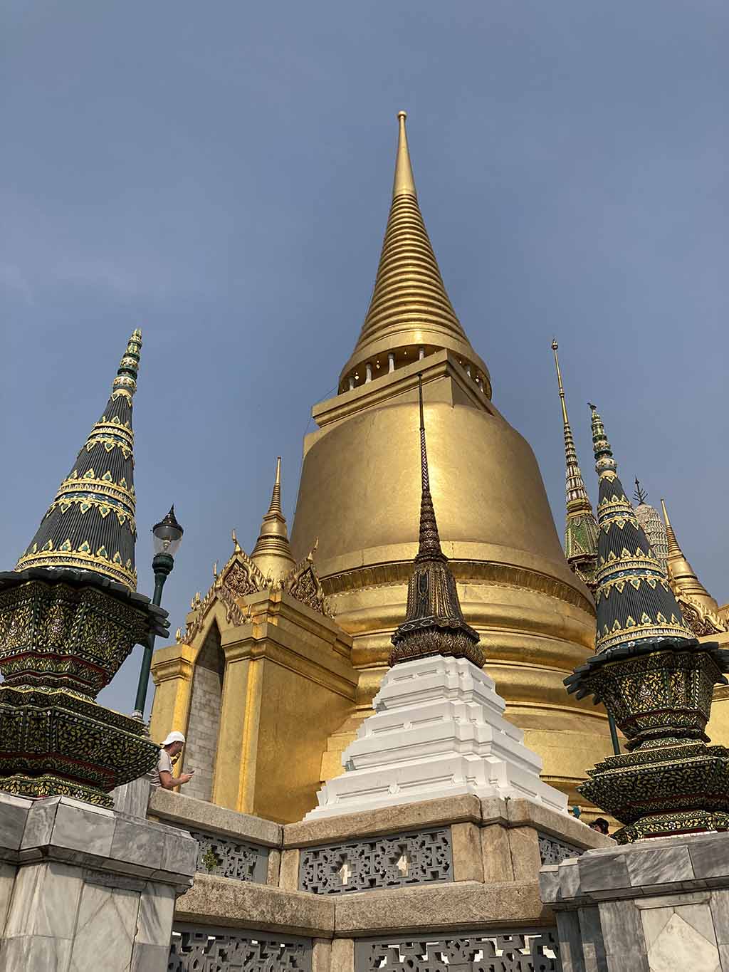 Side view of Phra Sri Rattana Chedi