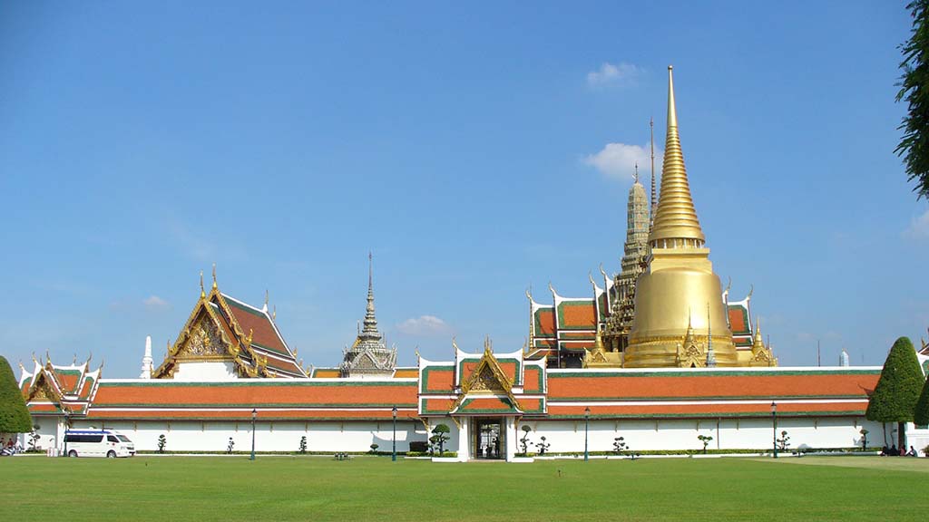 Side view of Wat Phra Kaew
