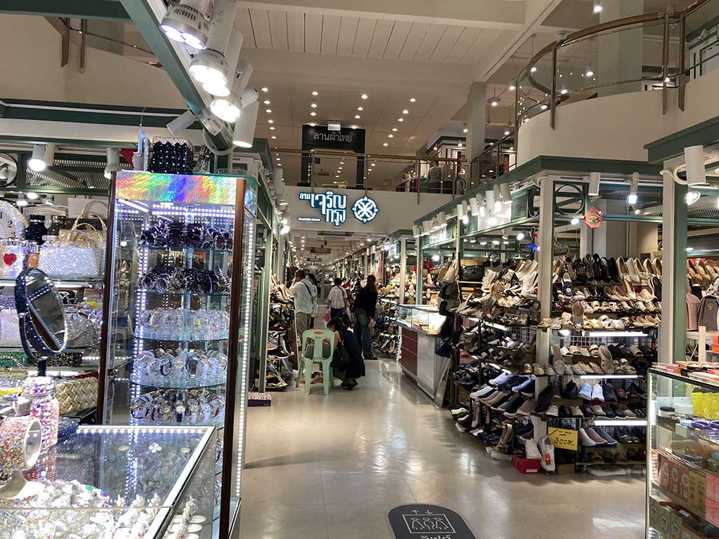 Charoen Krung accessories zone