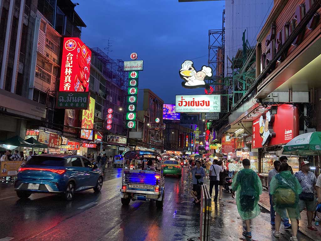 A night time at Yaowarat Road.