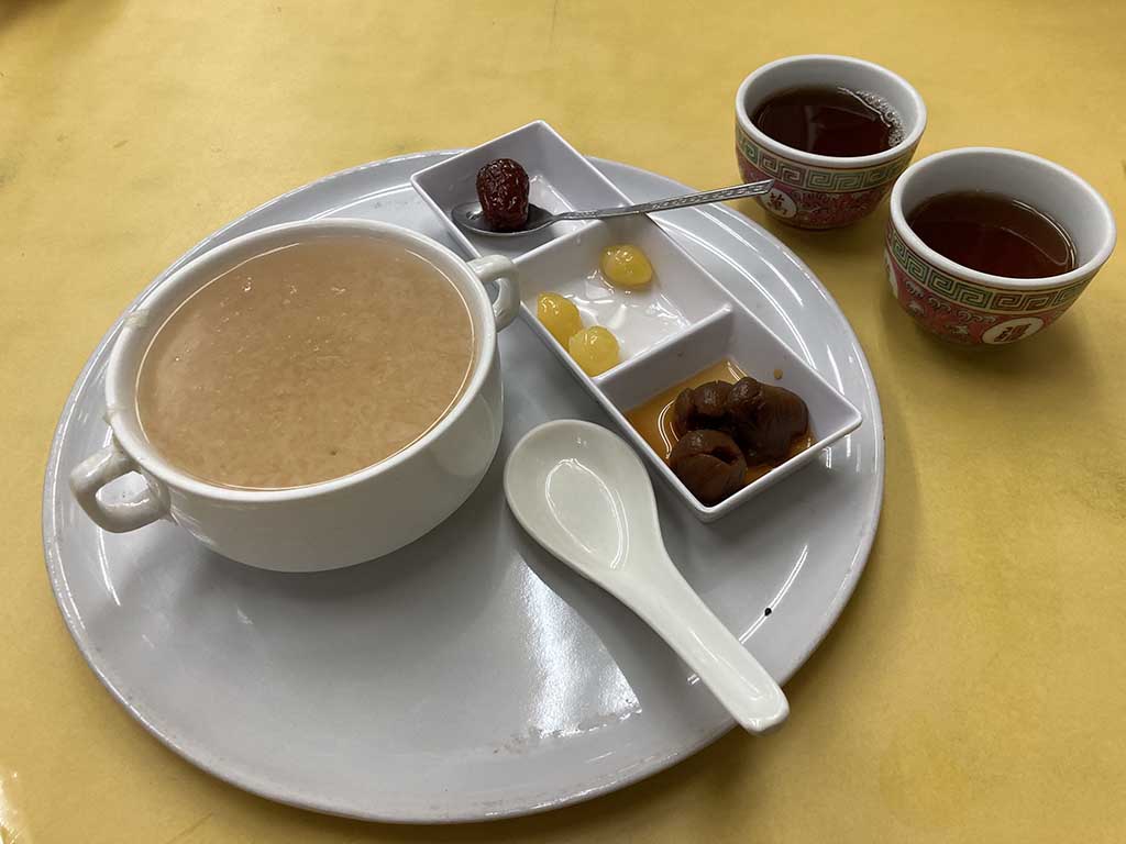 Bird’s nest soup served with small chinese traditional sweets
