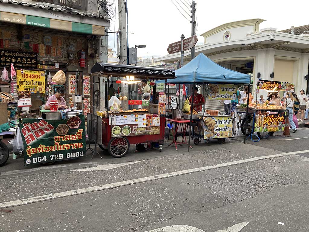 Mobile food stall at Plaeng Nam Road