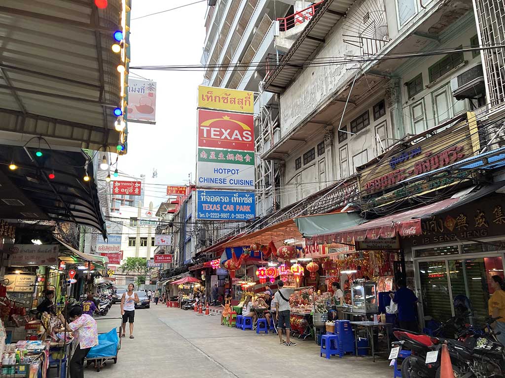 Phadung Dao Road and many street food in the afternoon