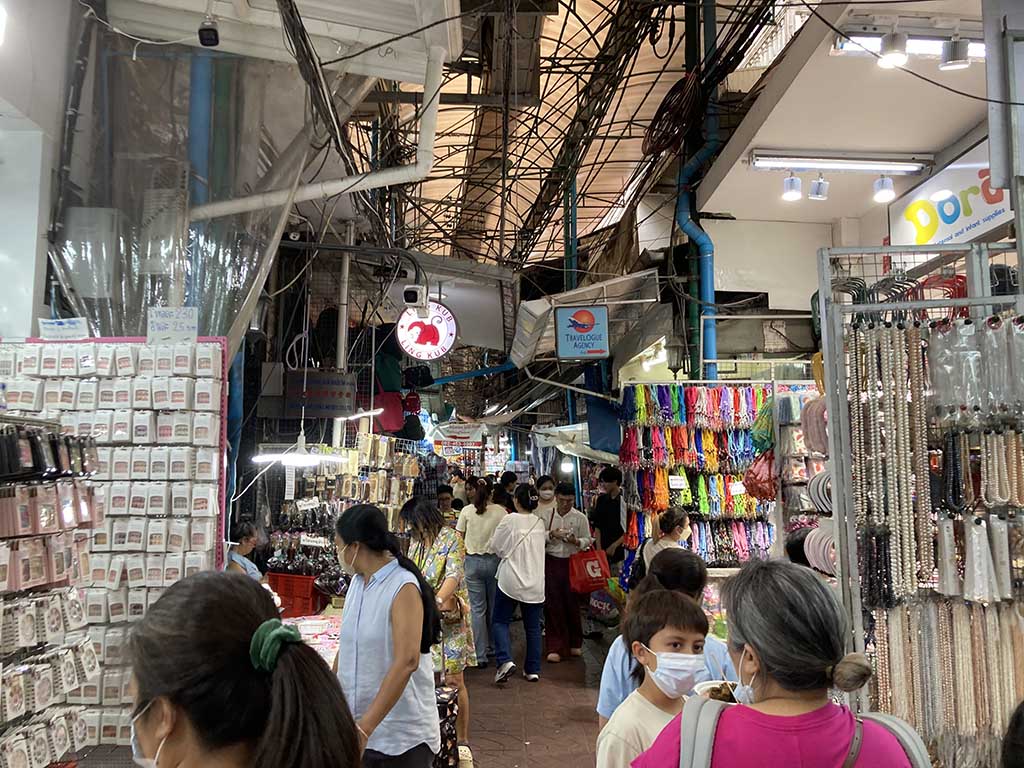 Vibe of Samphen shopping alley