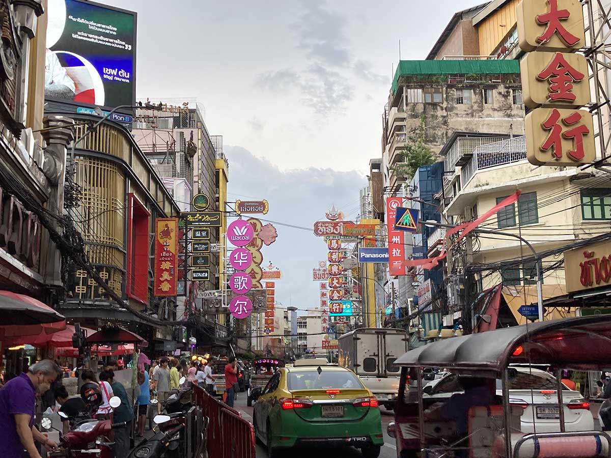 A usual busy day at Yaowarat, Chinatown