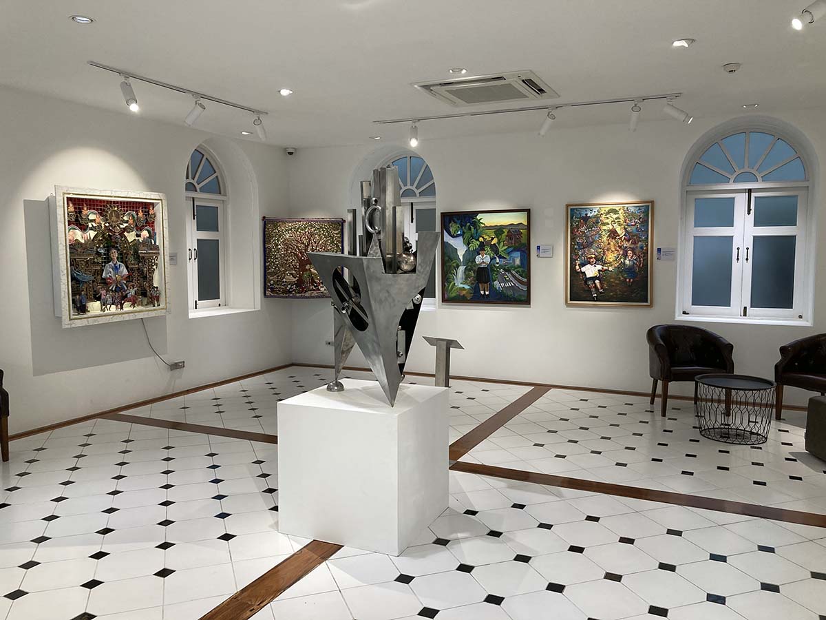 40th PTT Art Awards Exhibition. Various collections from both adults and youth in various forms.