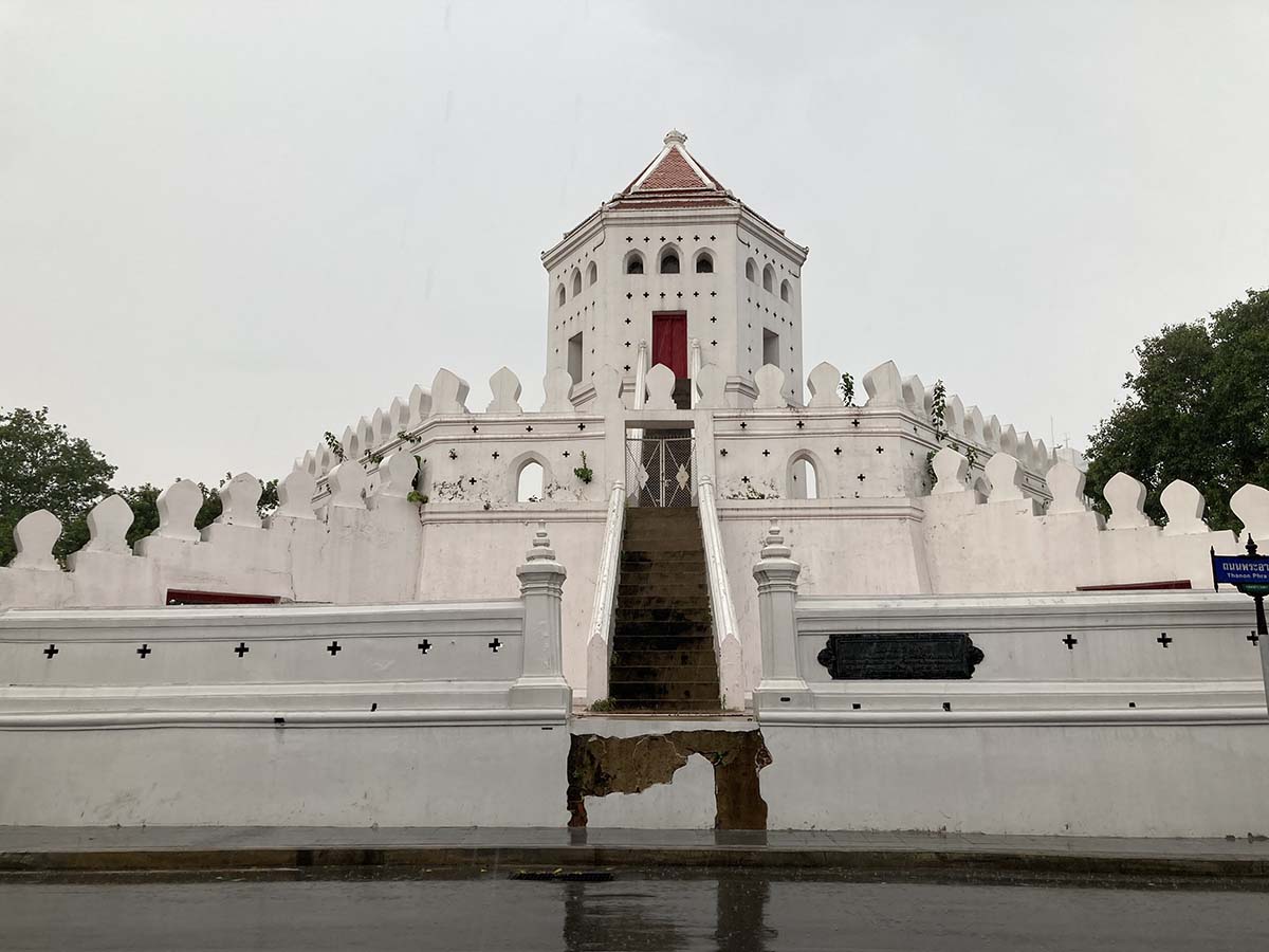 Phra Sumen Fort at front. Stand still but closed to the public.