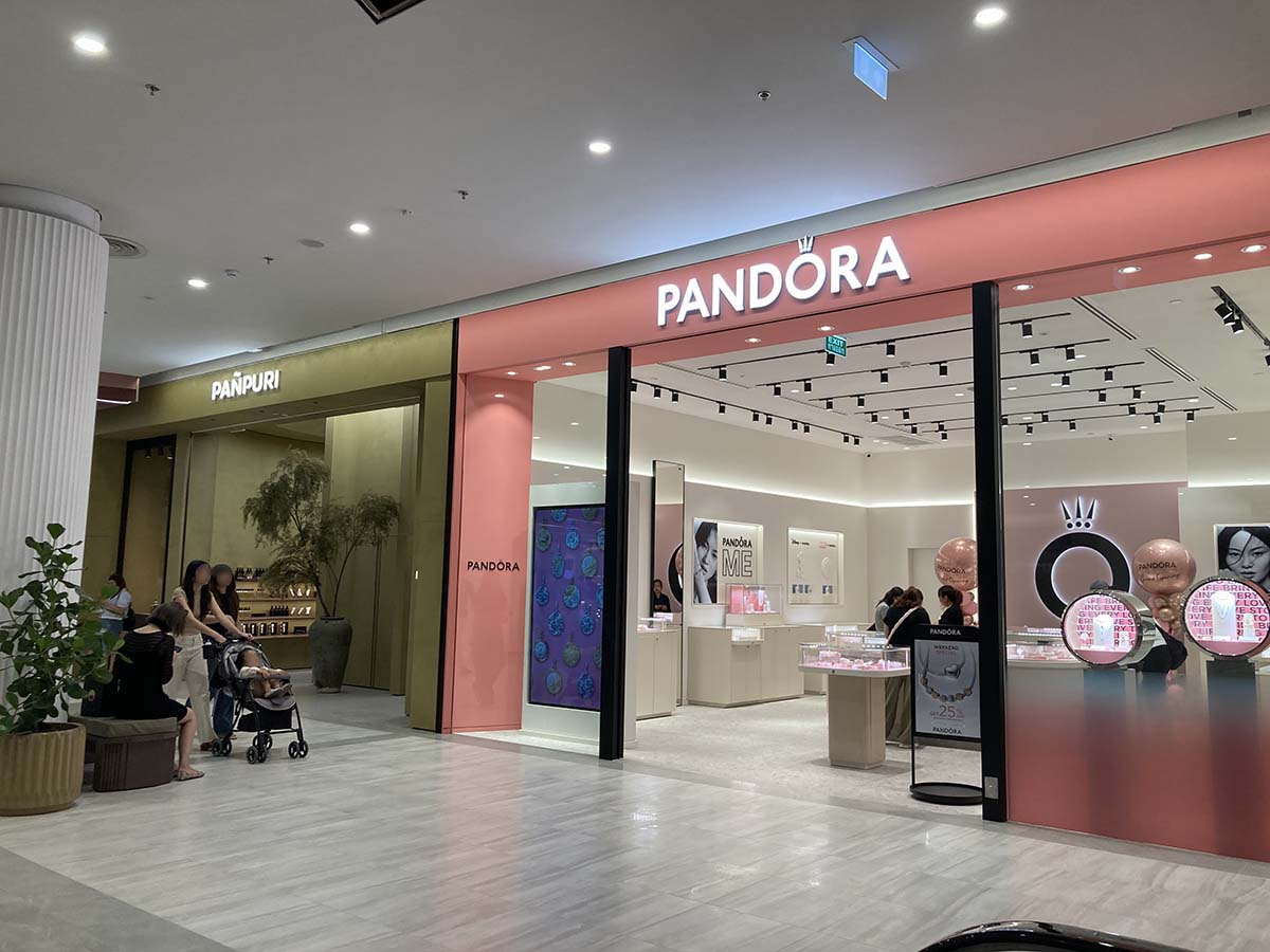 Pandora jewelry and Panpuri, Thai premium aroma therapy product.
