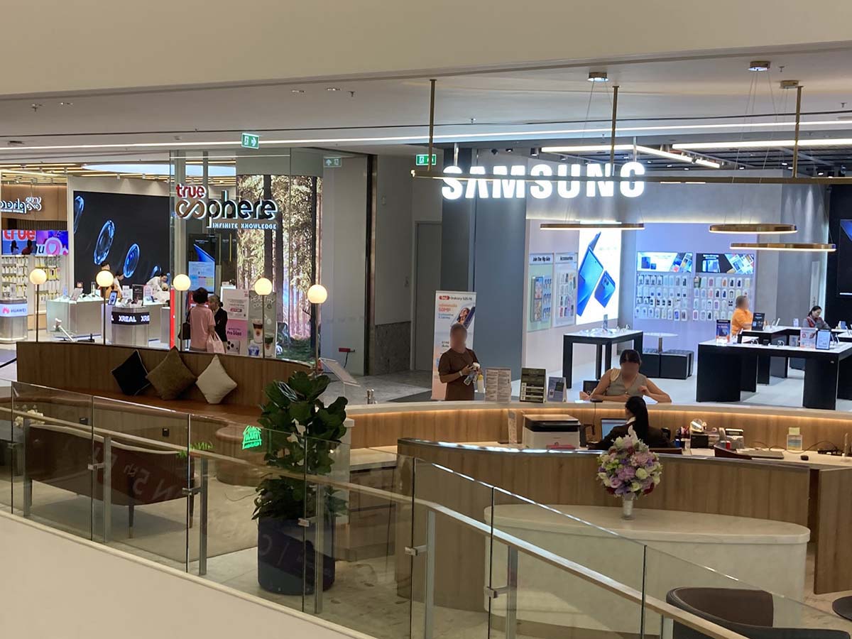 SAMSUNG and True shop on the 4th floor.