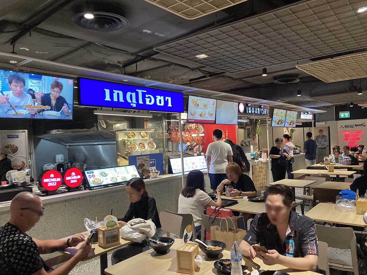 The foodwOrld zone, another food court on the 7th floor offering multiple Thai street food. Some are guaranteed by Michelin as well.