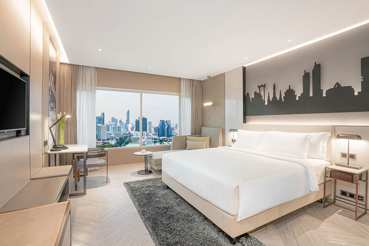 Deluxe room at Pathumwan Princess Hotel