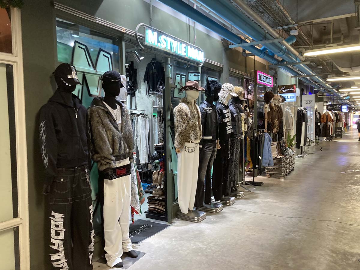 Individual retailer fashion shop for male apparel inside Lido. Sometimes you can find fancy items at a reasonable price here.
