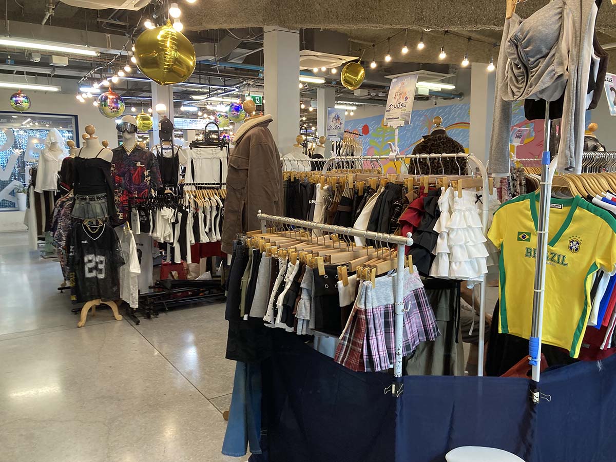 Individual retailer fashion shop inside Lido.