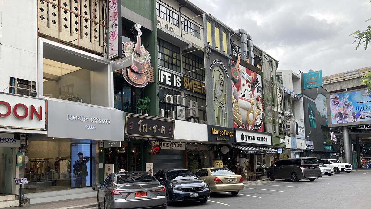 Restaurants at Siam Square Soi 3. Hotpot, Ramen, Korean BBQ, these are common foods you can find around the Siam Square area.
