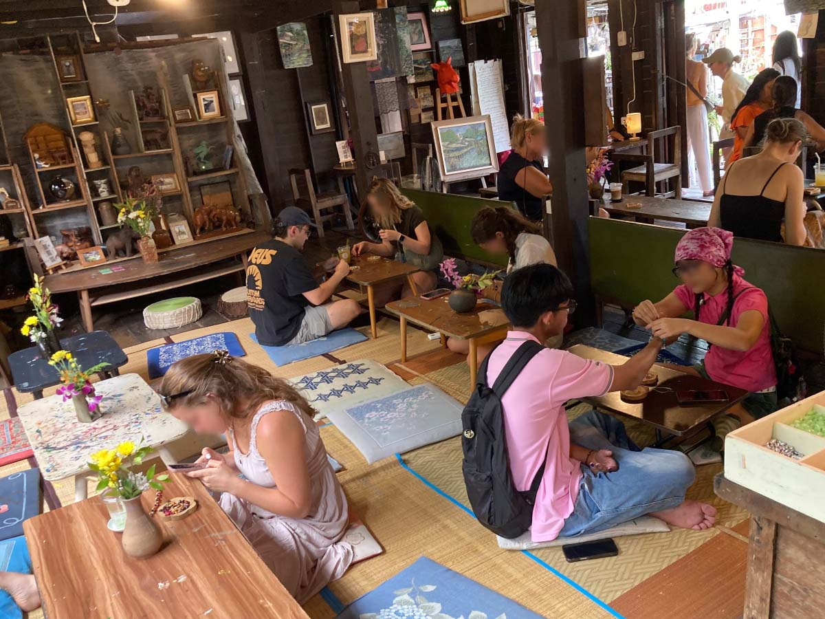 D.I.Y. zone at The Artist House Bangkok. Many people are crafting their signature bracelets.