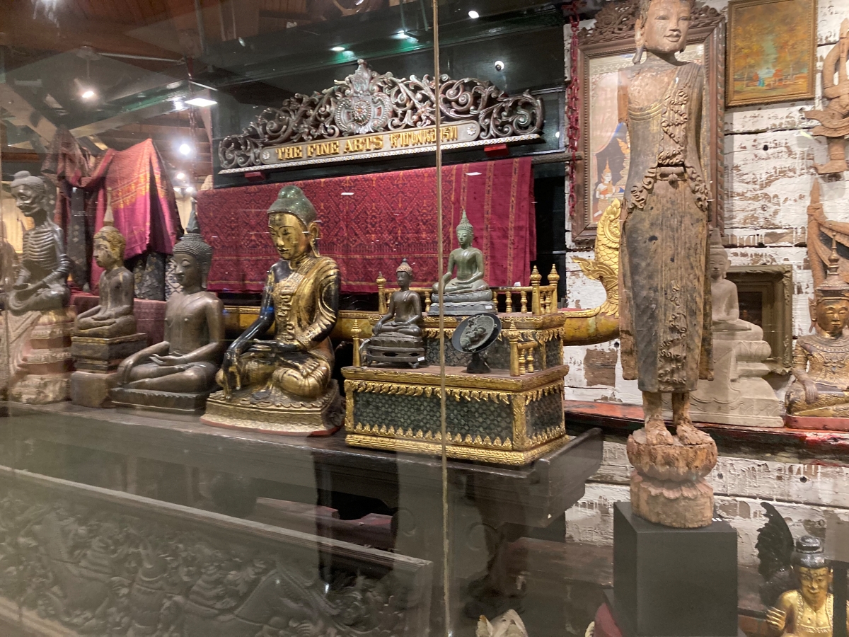 Various forms of Buddha statues.