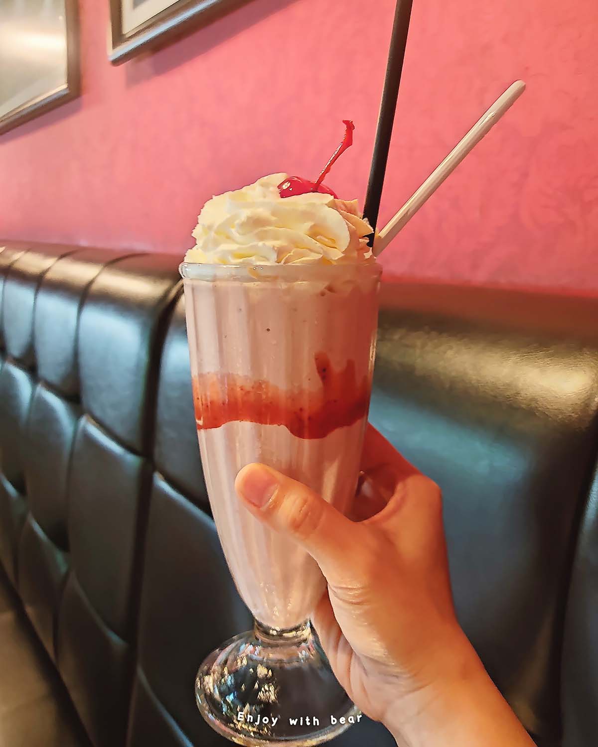CLASSIC STRAWBERRY MILK SHAKE