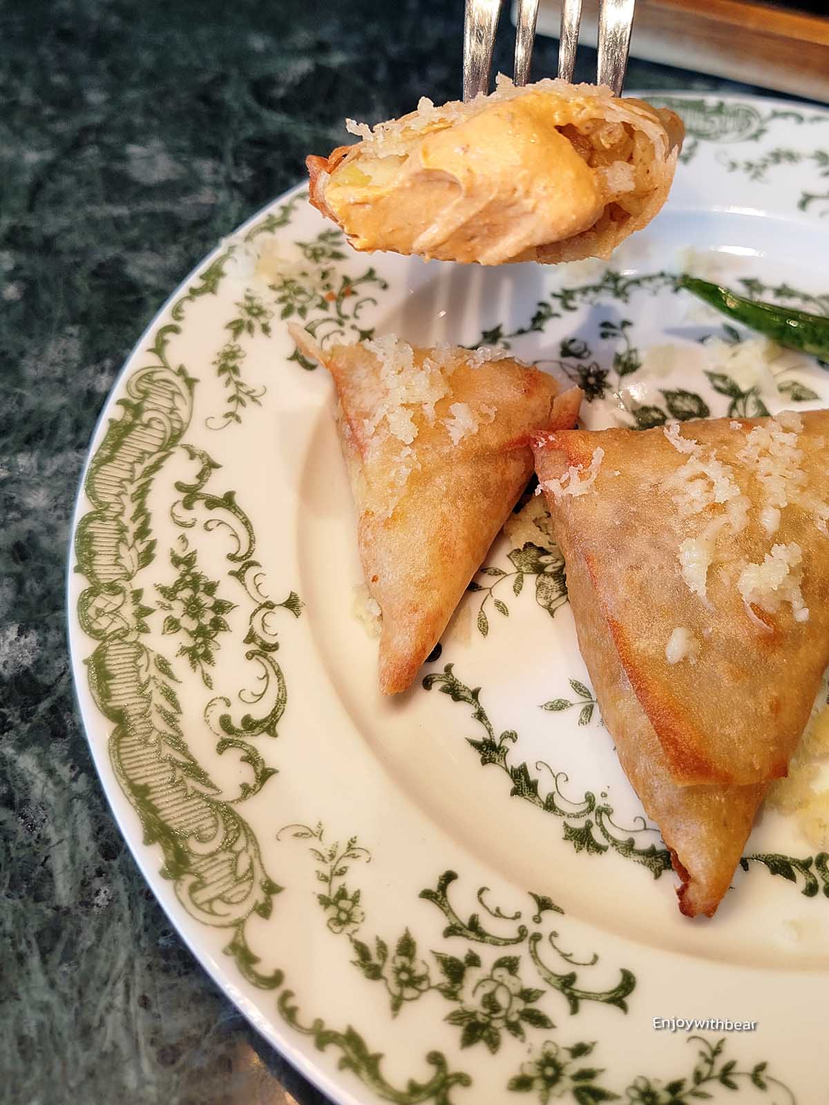 Mozzarella Cheese Samosa