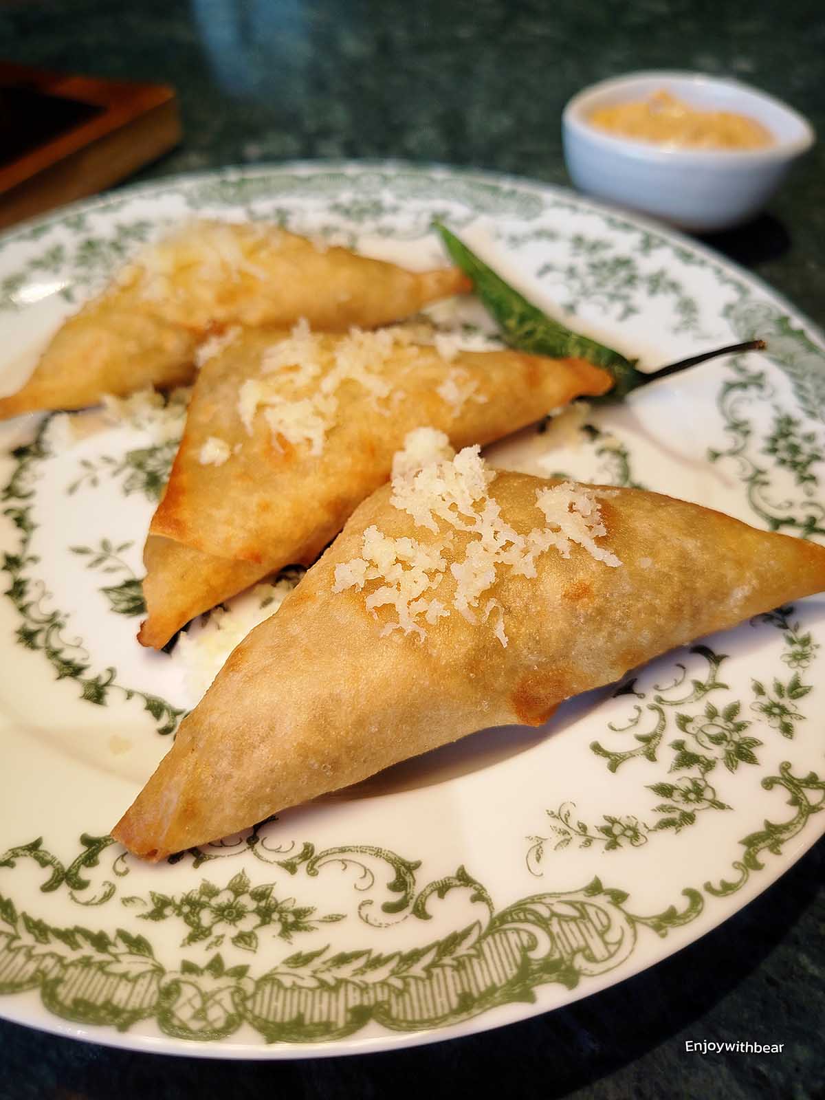Mozzarella Cheese Samosa