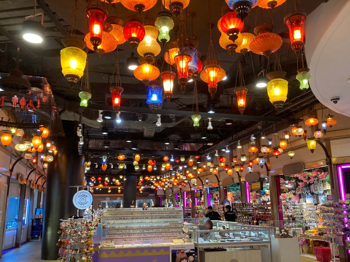 Shops and vibe on the 3rd floor