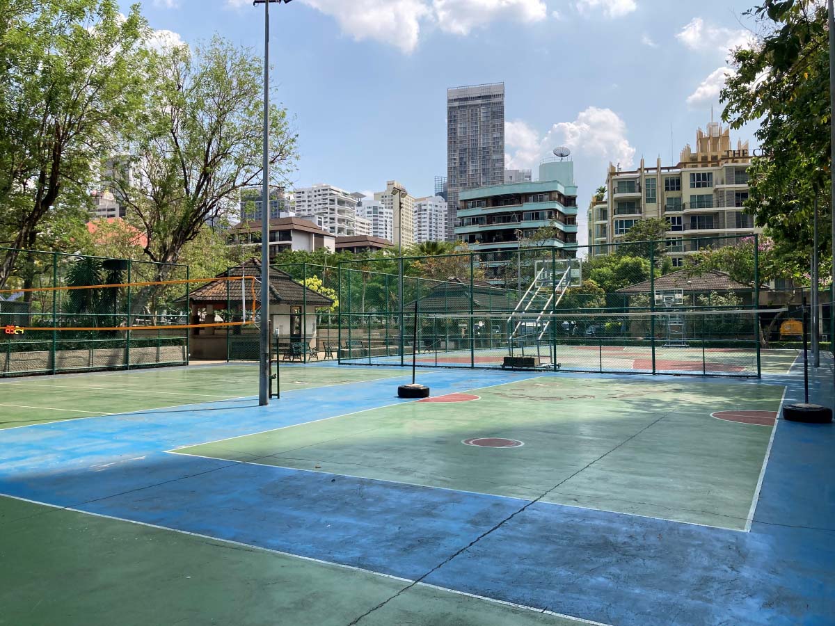 Basketball court, Benchasiri Park.
