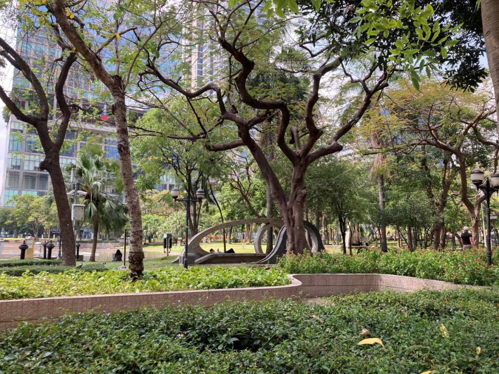Vibe of Benchasiri Park.
