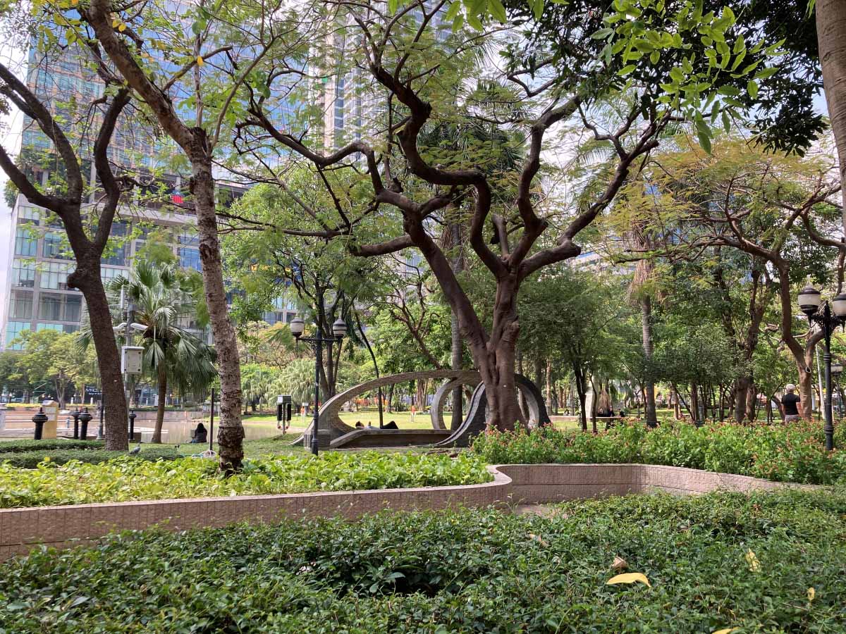 Vibe of Benchasiri Park.