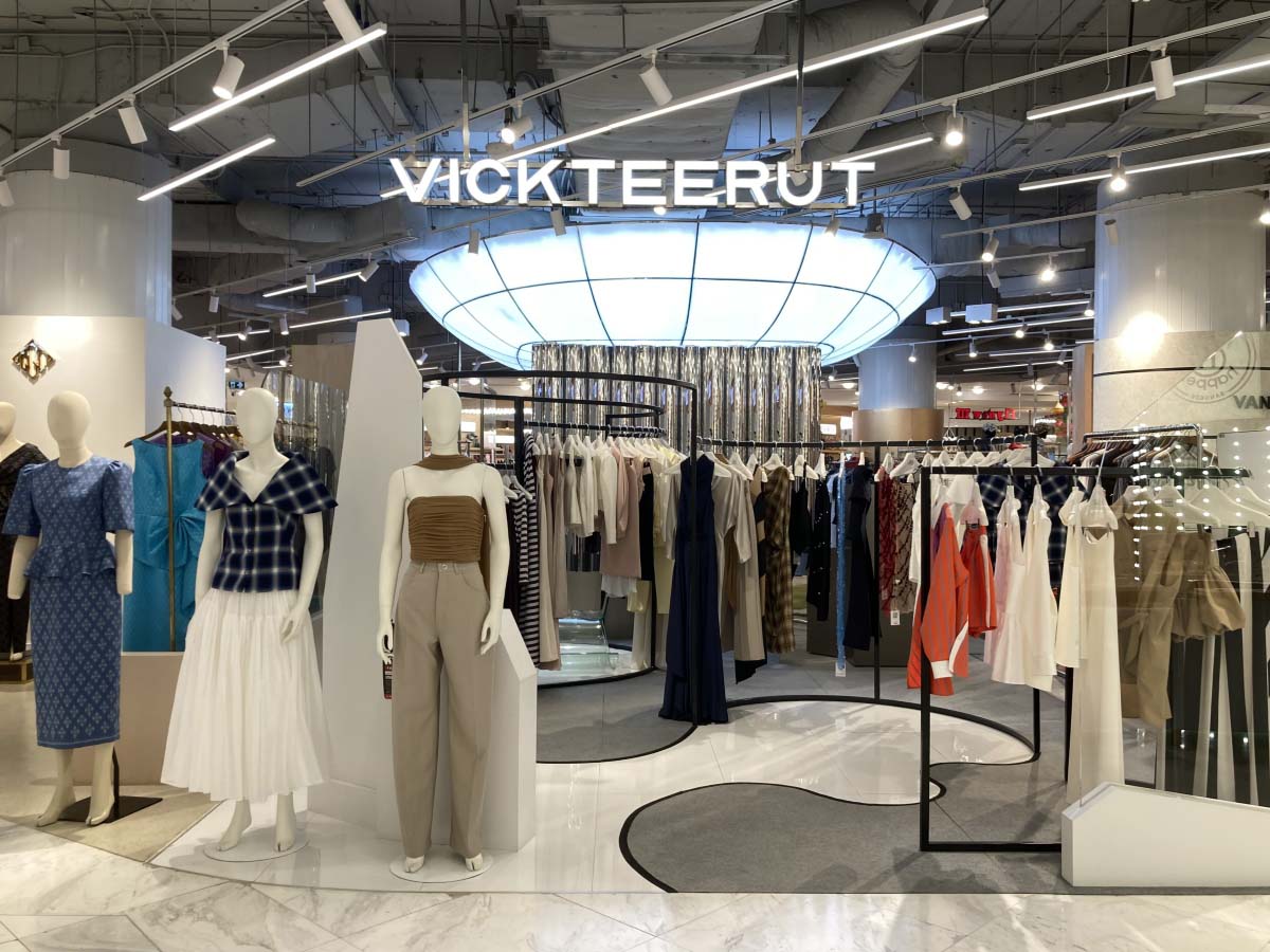 VickTeerut shop at Emporium.
