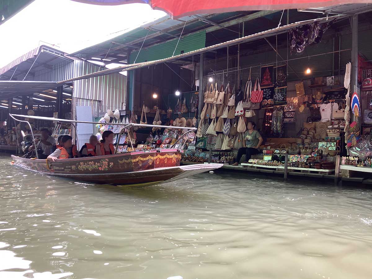 Damnoen Saduak Floating Market