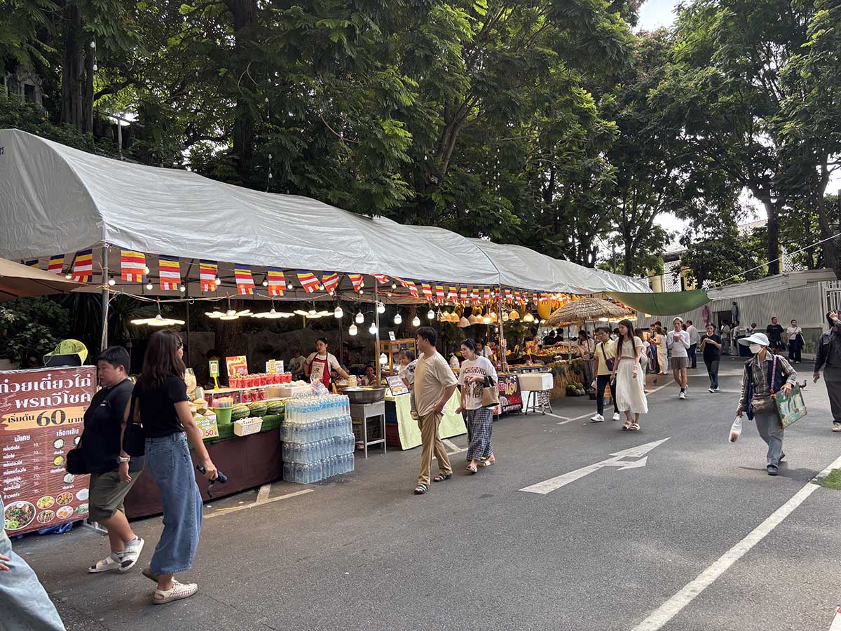 Markets at the base of the Golden Mount. You can always find some drinks here to stay hydrated.