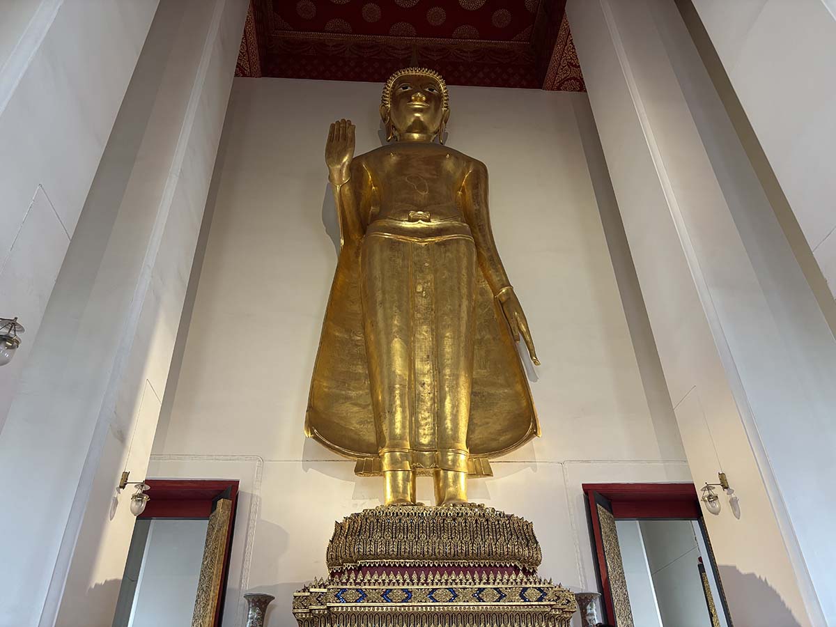 Phra Attharot inside the Viharn building.