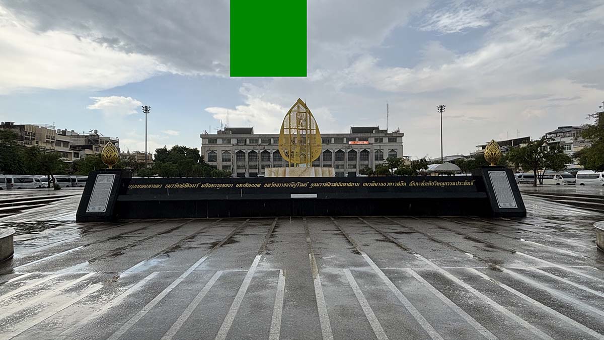 The full name of Bangkok “Krung Thep Mahanakhon Amon Rattanakosin Mahinthara Ayuthaya Mahadilok Phop Noppharat Ratchathani Burirom Udomratchaniwet Mahasathan Amon Piman Awatan Sathit Sakkathattiya Witsanukam Prasit”.
