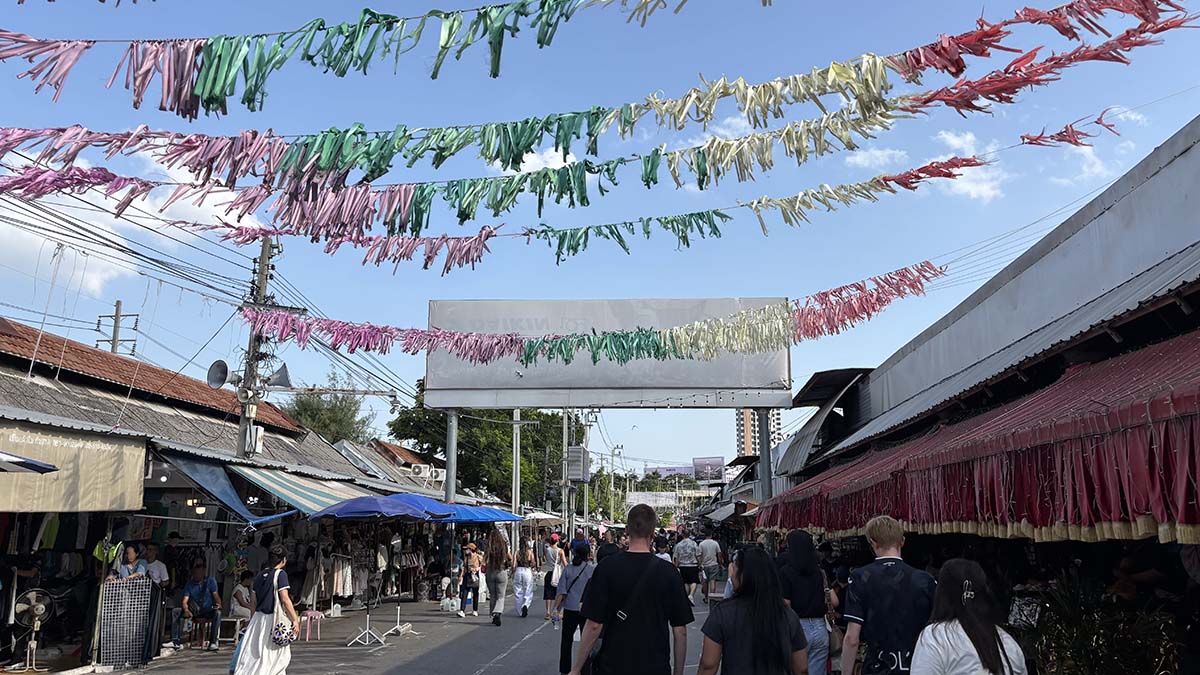 Shops on the main street of Chatuchak Weekend Market.
